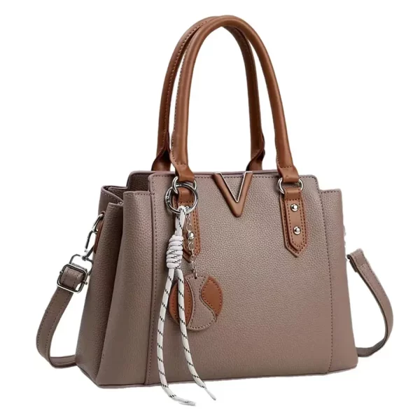 CARTERA V EN TENDENCIA 30X20 CM A2560
